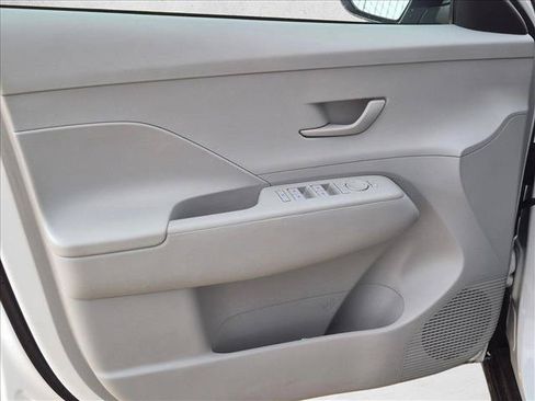 Used 2025 Hyundai Kona SEL FWD image 9