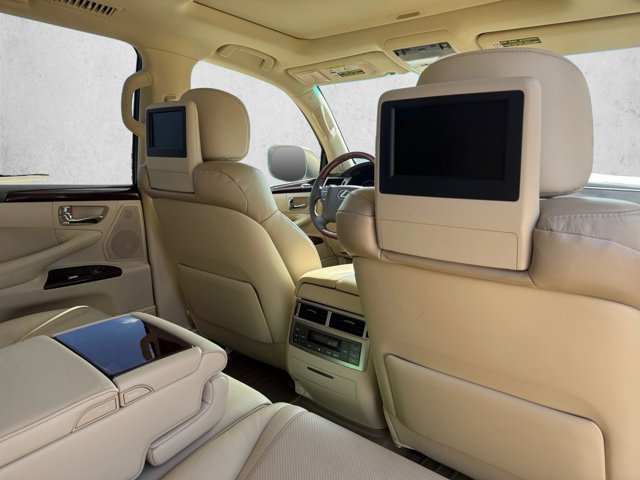 Used 2013 Lexus LX 570 4WD w/ Luxury Pkg image 18