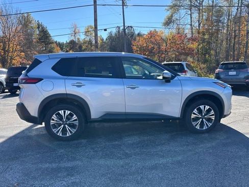 Used 2023 Nissan Rogue SV image 9