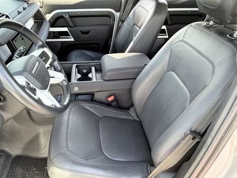 Used 2023 Land Rover Defender 110 SE image 6