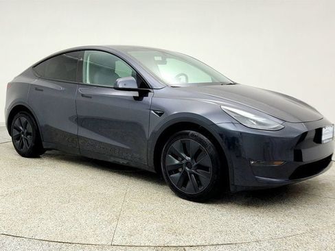 Used 2025 Tesla Model Y Long Range image 3