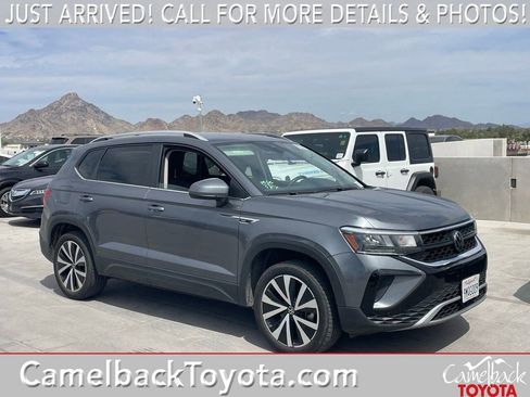 Used 2024 Volkswagen Taos SE image 1