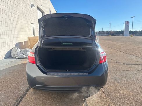 Used 2015 Toyota Corolla LE image 27