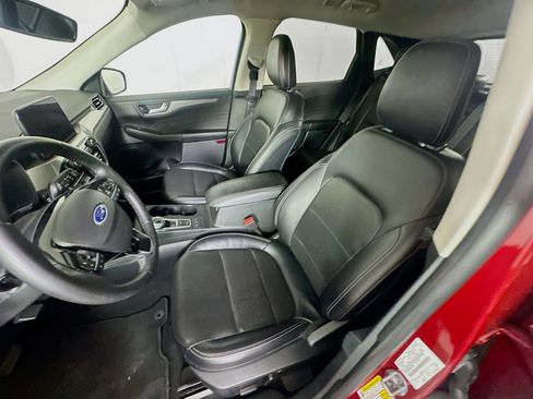 Used 2022 Ford Escape Titanium FWD image 13
