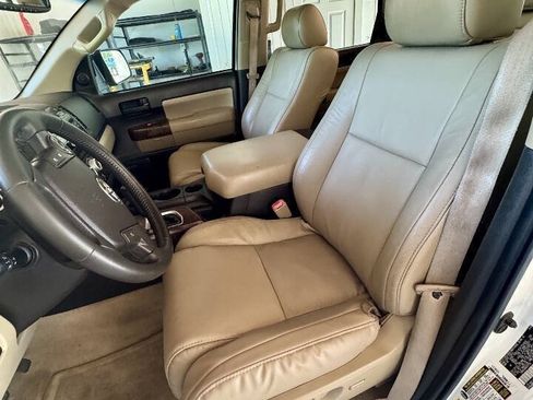 Used 2008 Toyota Sequoia SR5 w/ Leather Seat Pkg AWD/4WD image 10