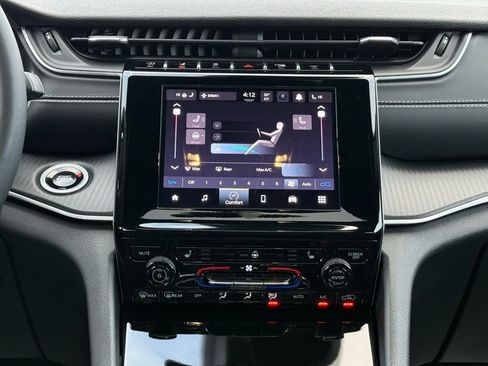 New 2025 Jeep Grand Cherokee Laredo w/ Luxury Tech Group I AWD/4WD image 22