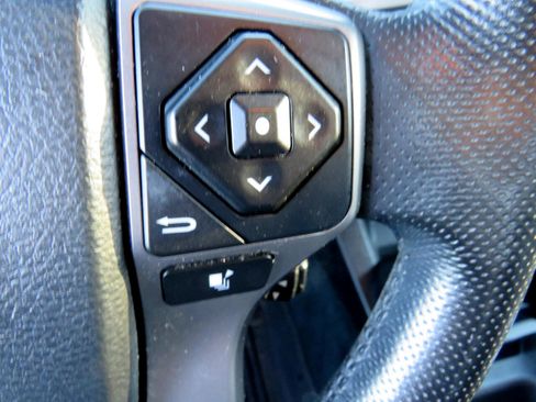 Used 2016 Toyota Tacoma SR5 w/ Towing Package image 13