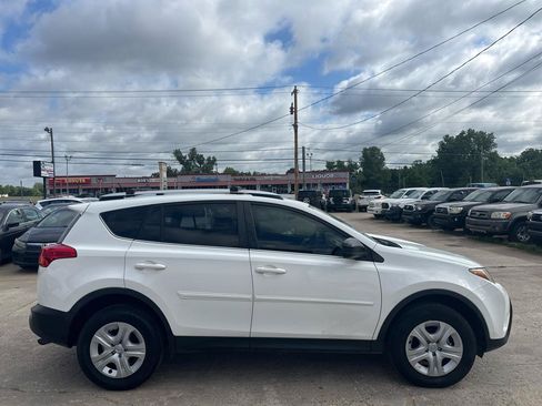 Used 2015 Toyota RAV4 LE FWD image 4