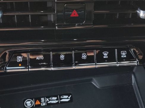 Used 2026 Chevrolet Suburban High Country AWD/4WD image 35
