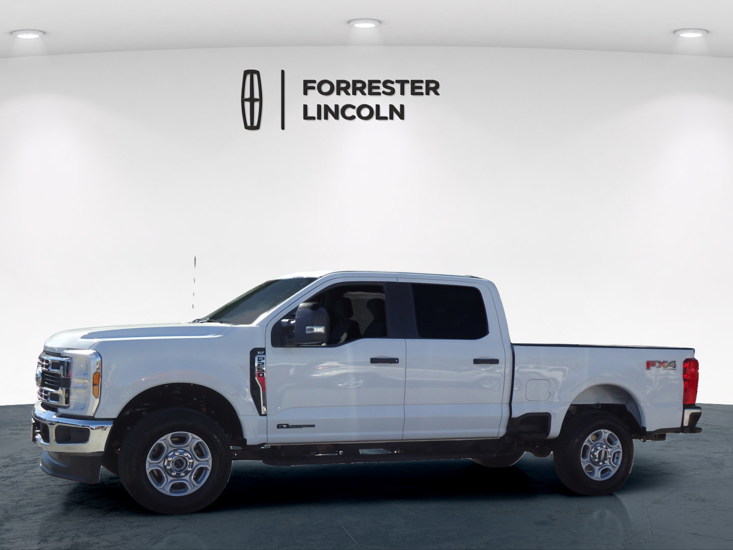 Used 2025 Ford F250 XLT w/ FX4 Off-Road Package AWD/4WD image 6