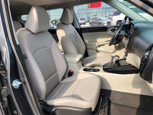 Used 2023 Kia Soul EX image 18