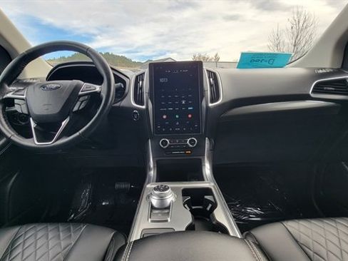 Used 2024 Ford Edge Titanium image 11