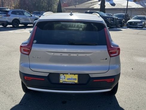 Used 2023 Volvo XC40 B5 Plus image 7