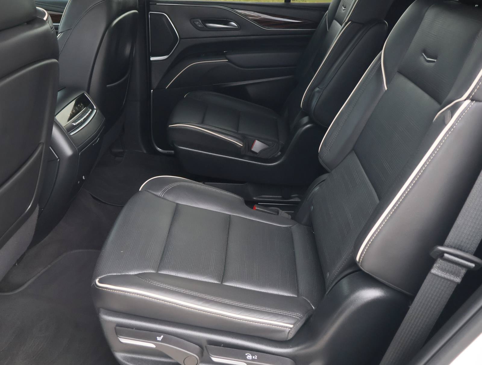 Used 2024 Cadillac Escalade Premium Luxury RWD image 24