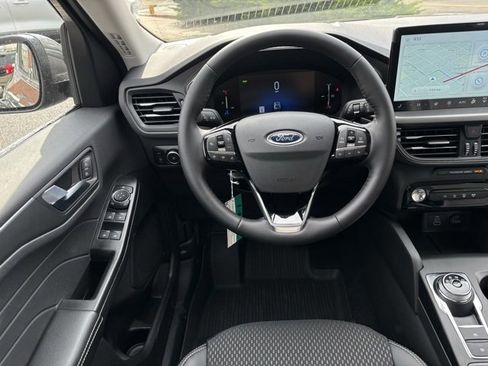 New 2025 Ford Escape SE image 17