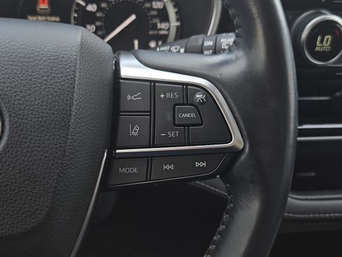 Used 2021 Toyota Highlander XLE image 16