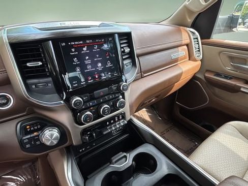 Used 2019 RAM 1500 Laramie AWD/4WD image 25