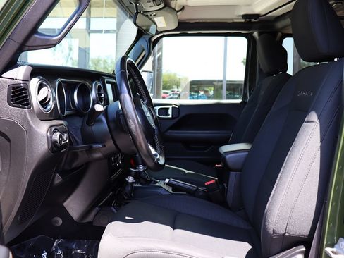 Used 2020 Jeep Wrangler Unlimited Sahara AWD/4WD image 38