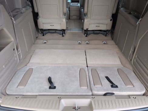 Used 2014 Chrysler Town & Country Touring-L w/ Driver Convenience Group image 32