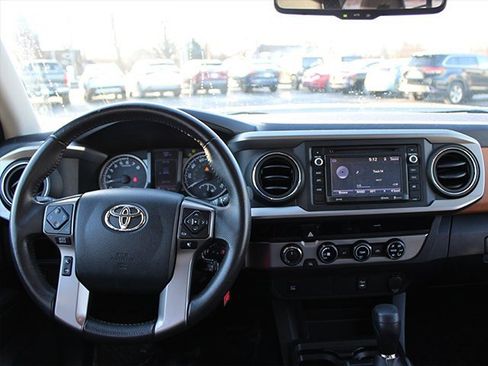 Used 2017 Toyota Tacoma SR5 w/ Tow Package image 10