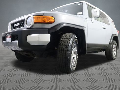 Used 2014 Toyota FJ Cruiser 4WD w/ Upgrade Package image 17