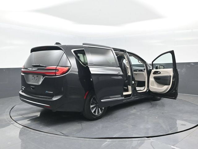Used 2023 Chrysler Pacifica Limited FWD image 28