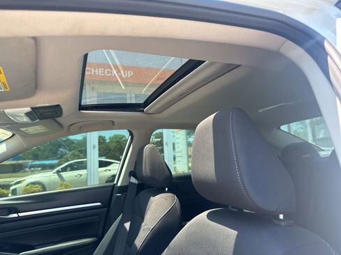 Used 2023 Nissan Altima 2.5 SV w/ SV Premium Package FWD image 16