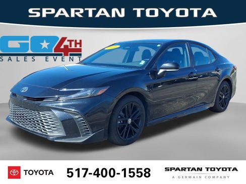 Used 2026 Toyota Camry SE FWD image 1