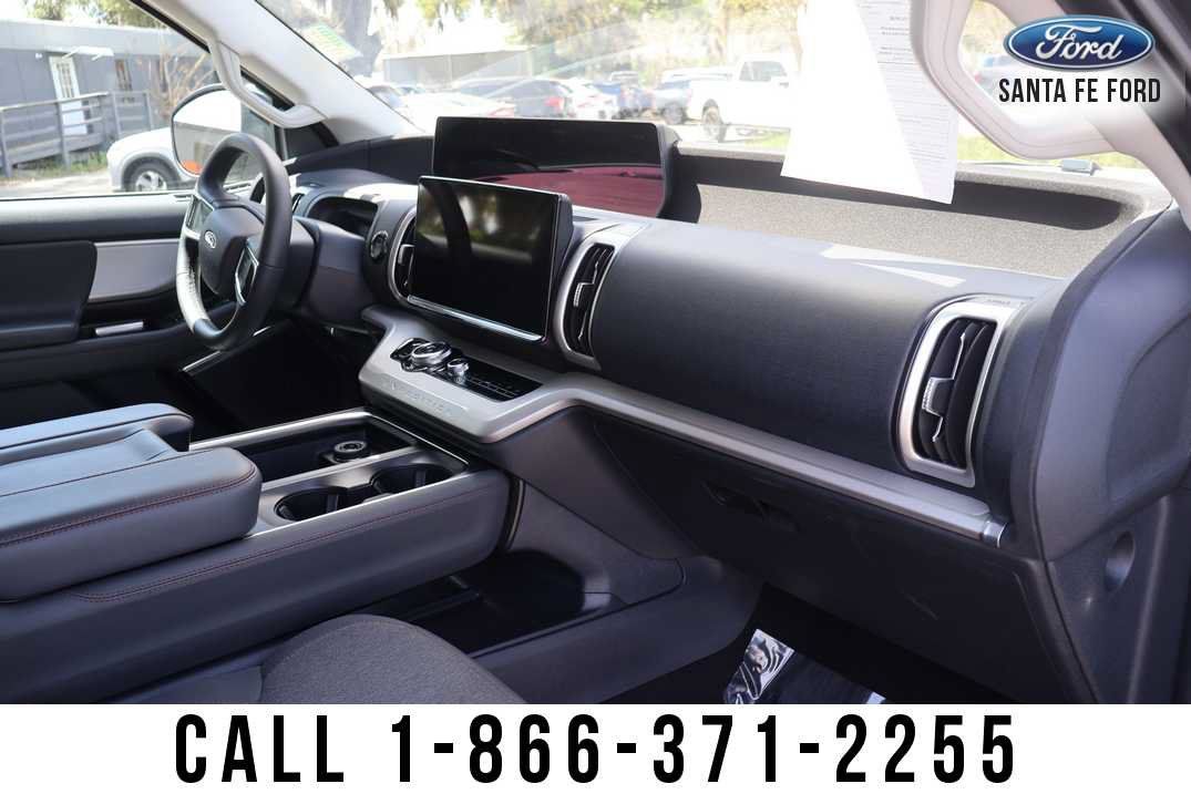 Used 2025 Ford Expedition Active RWD image 29