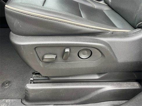 Used 2024 GMC Yukon SLT image 30