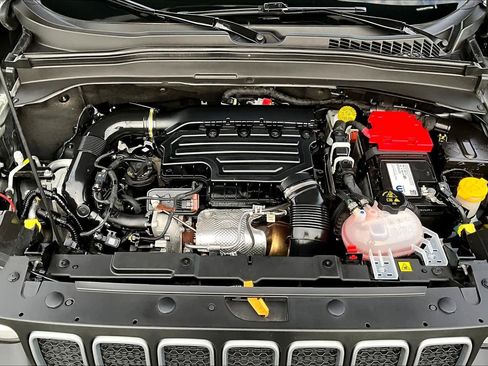 Used 2023 Jeep Renegade Latitude image 9