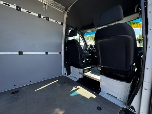 Used 2021 Mercedes-Benz Sprinter 2500 image 23
