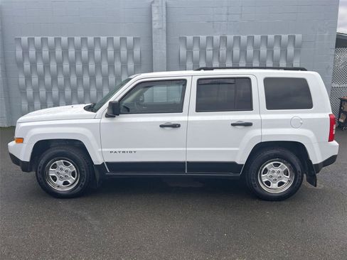 Used 2016 Jeep Patriot Sport image 4