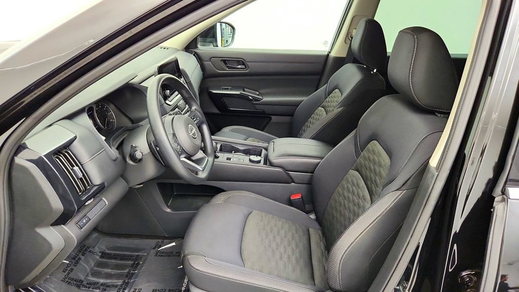 Used 2024 Nissan Pathfinder S AWD/4WD image 18