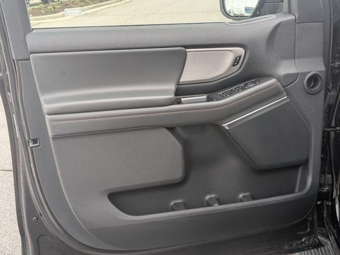 Used 2025 Ford Expedition Active RWD image 11