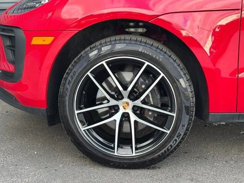 Certified 2025 Porsche Macan AWD/4WD image 11