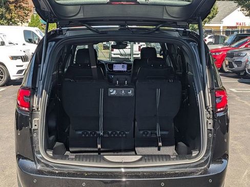 Certified 2021 Chrysler Pacifica Touring-L w/ S Appearance Package image 26