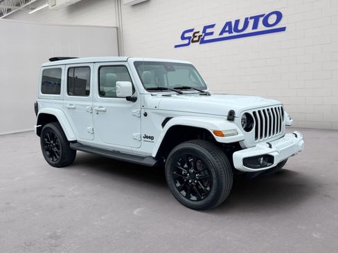 Used 2023 Jeep Wrangler Unlimited Sahara AWD/4WD image 6