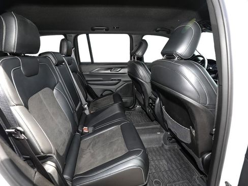 Used 2023 Jeep Grand Cherokee Altitude AWD/4WD image 22