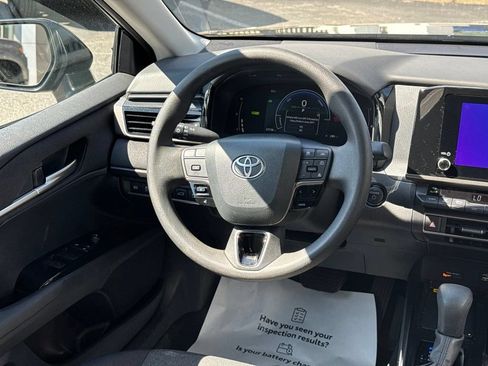 Used 2025 Toyota Camry LE FWD image 18