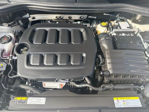 Used 2026 Volkswagen Tiguan SE R-Line FWD image 35