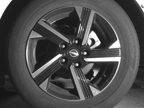 Used 2025 Nissan Sentra SV image 14