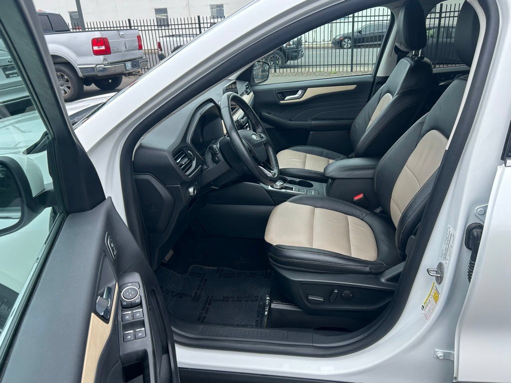 Used 2022 Ford Escape Titanium w/ Titanium Elite Package AWD/4WD image 13