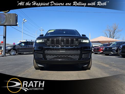 Used 2023 Jeep Grand Cherokee L Laredo image 3