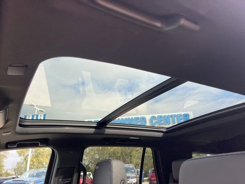 Used 2023 Chevrolet Tahoe Z71 w/ Luxury Package image 28