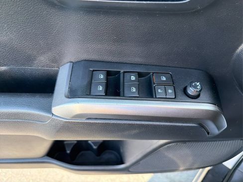 Used 2020 Toyota Tacoma SR5 AWD/4WD image 34