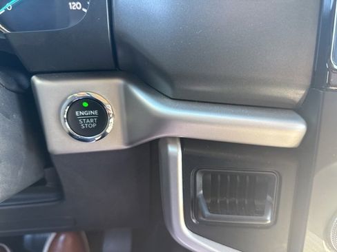 Used 2024 Ford Expedition XLT image 18