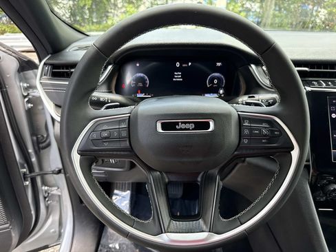 Used 2025 Jeep Grand Cherokee L Laredo RWD image 40