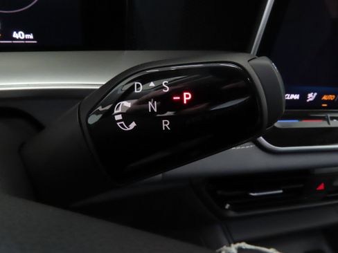 New 2026 Volkswagen Tiguan SE FWD image 17