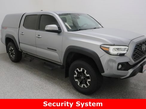 Used 2021 Toyota Tacoma TRD Off-Road w/ Technology Package image 4